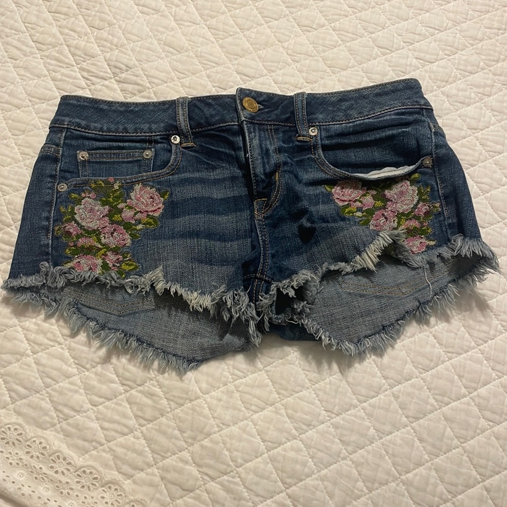 American eagle distressed jean short shorts floral embroidered size 4 stretch